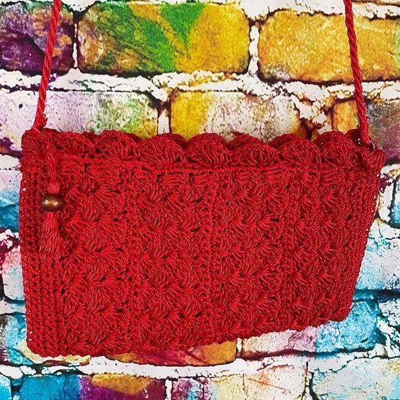Vintage Handbags - Vintage Red Macrame Scalloped Top Handbag Made in Japan